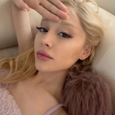 arinaissancee's profile picture. 