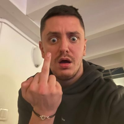 VIT_Krizo's profile picture. 🇪🇸🇫🇷 | 24 🕯️| supp @TeamVitality depuis 2018 💛🐝 #VforVictory | Je regarde aussi des voitures faire des ronds sur un circuit 🏎️