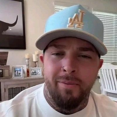 jameslar00's profile picture. James lay official private looking for great relationship hopefully can lead to marriage 😍