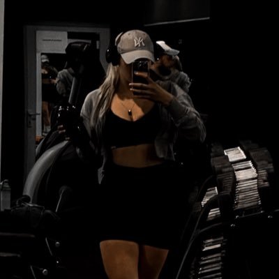 getfitbylaura's profile picture. Gym & Football | @lavrasophie | @bvb @arsenal