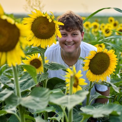 layniee96's profile picture. I just love to travel & go to concerts🥰 @StLouisBlues fan since 1996🏒 💙💛 (L)GBTQ🌈