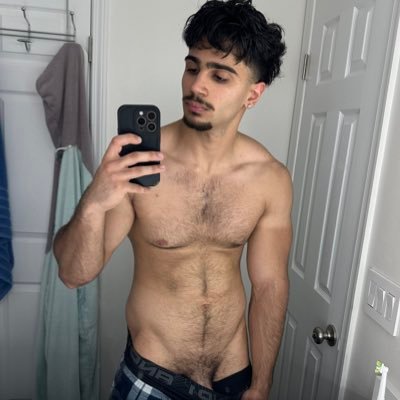 derekgymbro's profile picture. 22. gay. mexican. eng/spa.