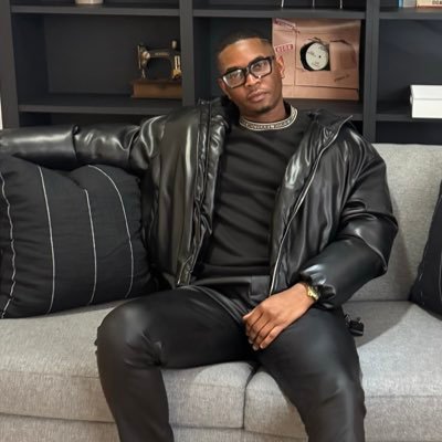 iTaKeCoolPix's profile picture. Young Visionary 🧠• Blazer • M.S. Ed 👨🏾‍🎓• MasterMin9 🤙🏾 • One of a kind ✨