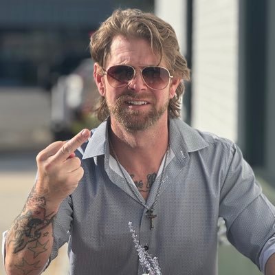 beachstatus's profile picture. Florida Man. MAGA. America First. - GOD - Married To a wonderful WOMAN! 🇺🇸 ☘️ 🇮🇪🇨🇴 No DMs Unless for booking on political podcasts/streams