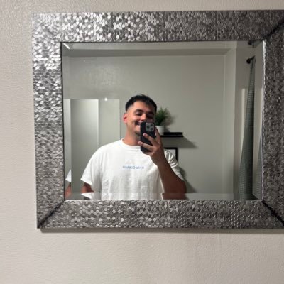 groovin2house's profile picture. he/him | “He is a father, and Sammy is his son” |  Lover of funky and groovy beats 🪩