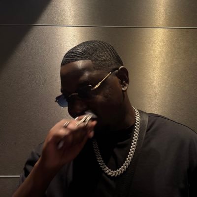 Mramrovhe's profile picture. 🪐