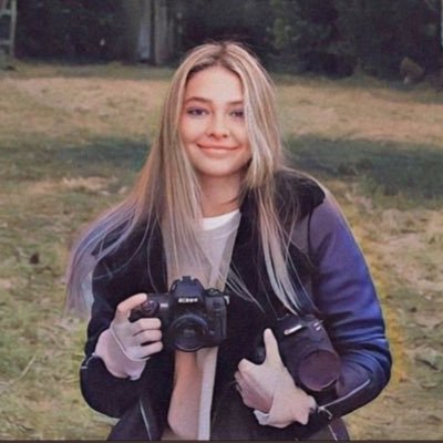 lalisdrugs's profile picture. what a dress, i love she