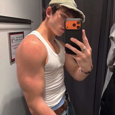 manutwinkk's profile picture. bored French college boy 🌞 ♑️ NSFW