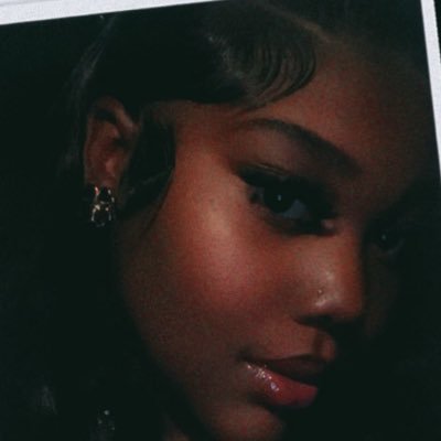 Tinaa_BadAsz's profile picture. 𝐼 𝒢𝑜𝓉 𝑀𝓎 𝒟𝒾𝒶𝓂𝑜𝓃𝒹𝓈 𝒪𝓃 . . .