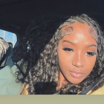 theniyahrae's profile picture. 