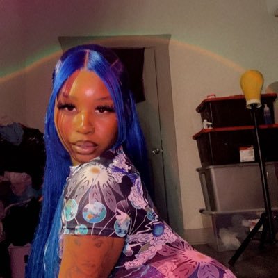 iamhevv's profile picture. 𝘵𝘸𝘦𝘯𝘵𝘺-𝘧𝘪𝘷𝘦 🦋| 𝘭𝘶𝘷 𝘺𝘰𝘶𝘳𝘻． | 𝘍𝘙𝘈𝘕𝘊𝘌𝘤𝘩𝘪𝘴𝘦 💙