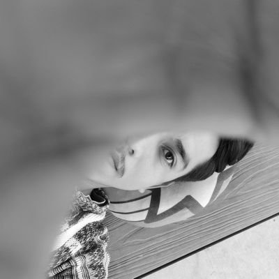 humano_os's profile picture. DISEÑO SENSORIAL IBERO🐺

Y luego. 🌬Nada, solo mirar. 🍃 Y nada solo un pequeño movimiento despierta la curiosidad.💧💚
Adicto al café ☕️ como a 📚 🎧 🎨 🎞 📷