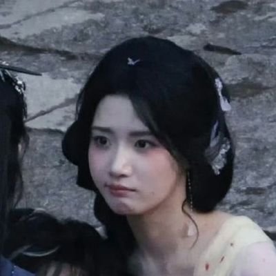 lvnkhrs's profile picture. kalo aku di do kalian masih mau gak temenan sama aku