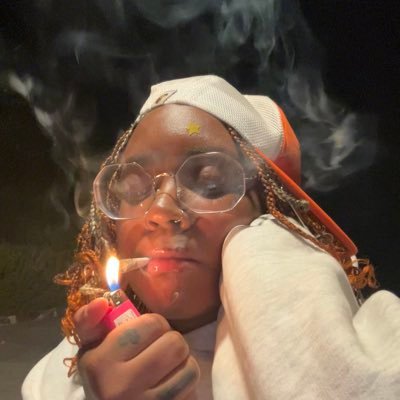 thatsvans's profile picture. singer-songwriter, guitarist, producer this acc is jus for me tho cos I don’t get to complain irl