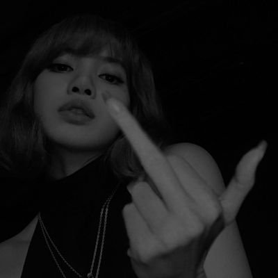 id0lsporn's profile picture. she/her 
knsfw. minors dni. dms open for girls