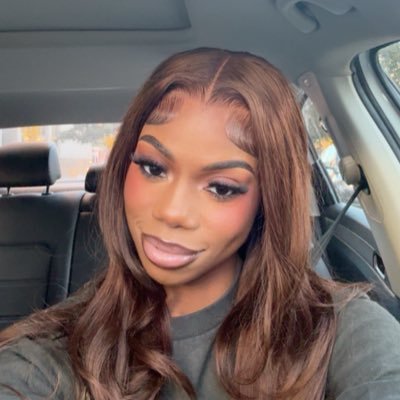 lovelyylexiss__'s profile picture. 