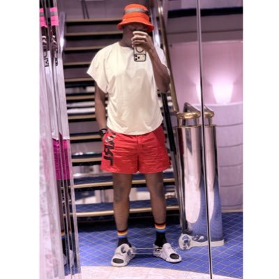 hlabsfive's profile picture. 