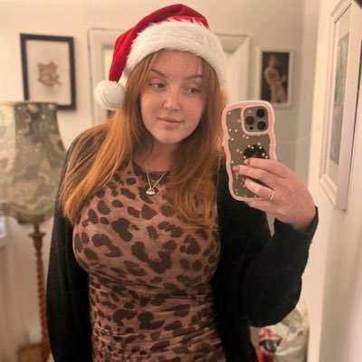 XOnlyFrecklesX's profile picture. Your favourite 6ft redhead 👩🏻‍🦰 very much engaged 💍 mother of 1 tiny human, 4 cats and a dog.