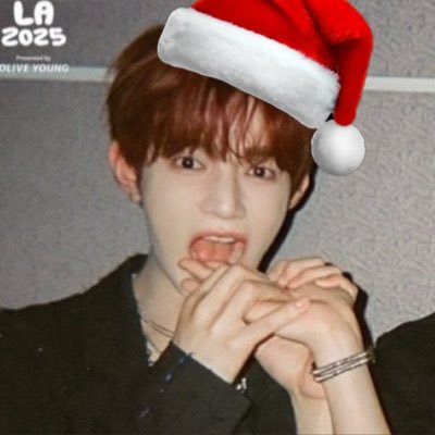 dall_url's profile picture. 🎧 날아 볼게 니 맘의 Eden @formedbyfoam