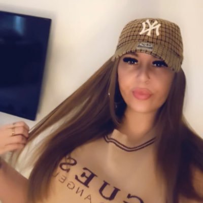 ChelsFletch's profile picture. 🎤