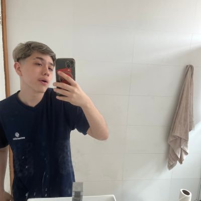 abacaxifvm's profile picture. dc: abacaxota_.x1