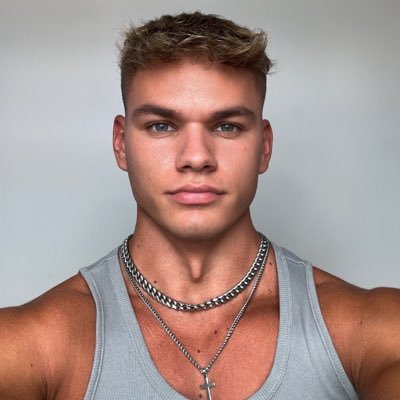 iamyungboyy's profile picture. Aries ♈️ 23