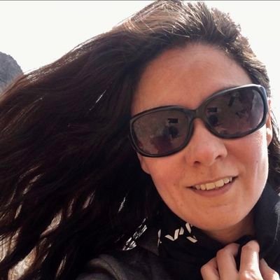 charsy82's profile picture. Demasiado loca para explicarlo, en bici la vida sabe mejor #VoyEnBici cuido mi planeta y mi cuerpo...juego a la ingeniería y soy de Satelandia. 🌈🚲🍸✈️🏖👙