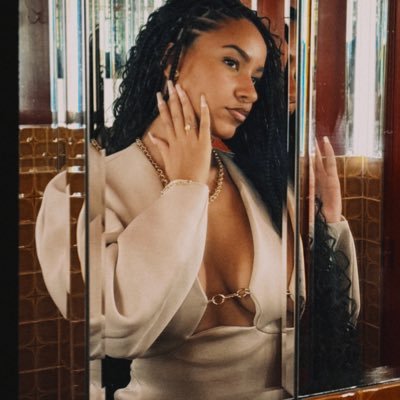 jadeeade's profile picture. blowing kisses, MUAH