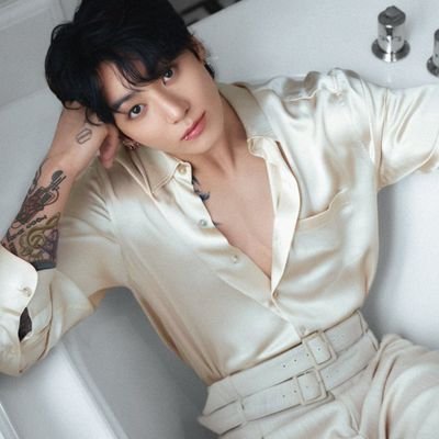 arunivers_'s profile picture. Lily of the Valley and Tulips are a calming beauty.  
▶️AU: https://t.co/b9MYrySXxy