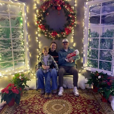 loucksoflove22's profile picture. “Life’s not out out to get you, despite the things you’ve been through” - @neckdeepUK