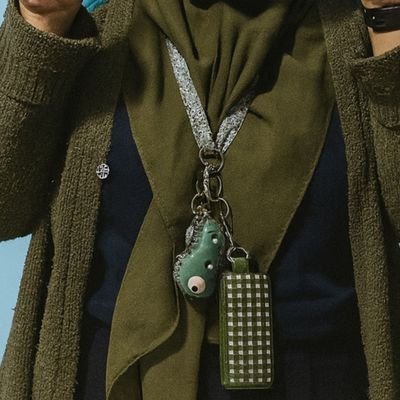 yvliapsah's profile picture. hi.