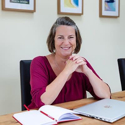 Juliablake1190's profile picture. Investment Manager, Empowering Investors to Maximise Portfolio Performance through Data Driven Insights, Market Analysis & Strategic Risk Management 📈📊