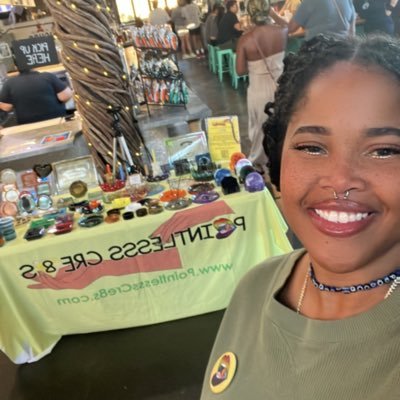 pointlesss's profile picture. △⃒⃘ 35+ ♋♓️♏️ Resin dealer - @pointlessscre8s 🎙️podcaster - @pointlessstalks ✨Dreamer and doer✨ Unfriendly & unimpressed. 🐢 📸🪴 Jamaican Supremacist. 😊❤️