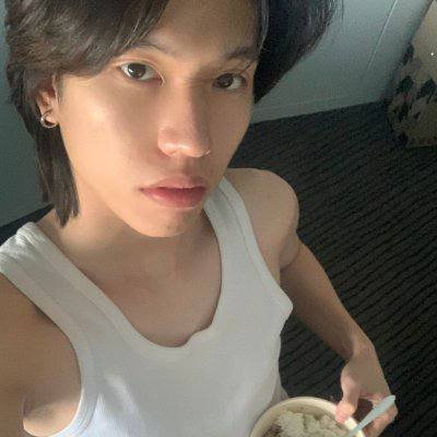 lapausejarah's profile picture. 179cm/60kg/23/18.5研究生 缺爱 附近可线下喜欢有素质的对中年男人没有抵抗力礼貌聊天