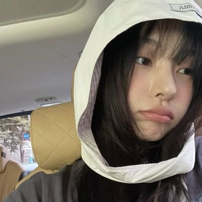 vshiqrk's profile picture. ;