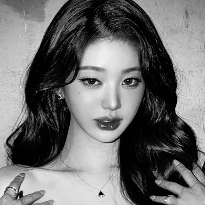 wonyvic's profile picture. Wonyoung obsessed, dive engine and enjoyer of some other groups