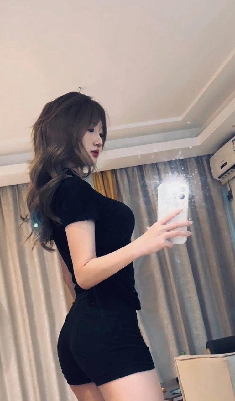 cubrb81441676's profile picture. 