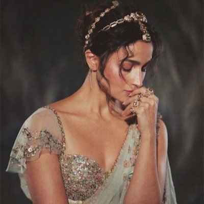 FarhJed's profile picture. ان طحنا غيث، و ان بقينا سحابة🤍..