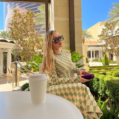 LisaWessel1's profile picture. Strive for your dreams, work harder, and laugh heartily.