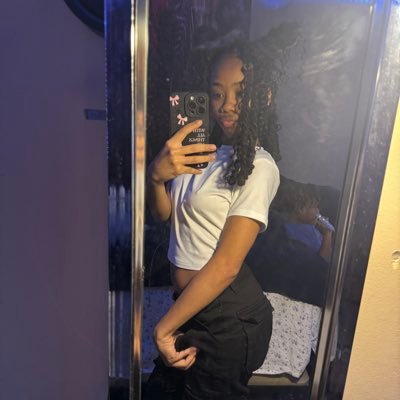 Leenbaby__'s profile picture. 🇯🇲| FUTURE NURSE ANESTHESIOLOGIST 🤍👩🏾‍⚕️ 💼| IG: Leenbaby._