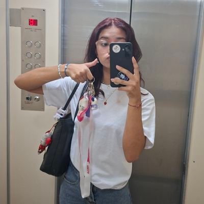 tilinosauriuus's profile picture. Cuando tenga novio le haré todo lo que vi en los fanfics, enamorarlo y luego morirme