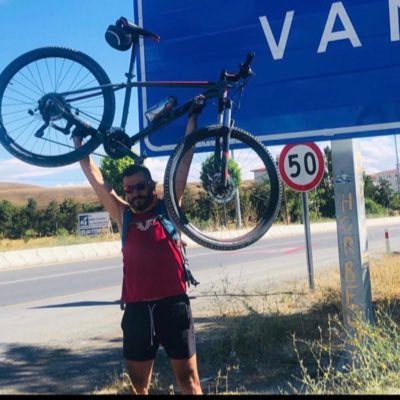 xbikexbike's profile picture. Jîyan bi Kurdî xweş e.