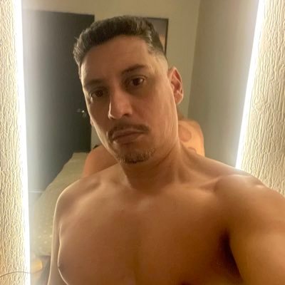 CwbDepilador's profile picture. Faço depilação com cera quente corporal e íntima, também deixo seus pelos aparado na máquina. Realizo massagens. Atendo em uma barbearia no Bairro Portão.