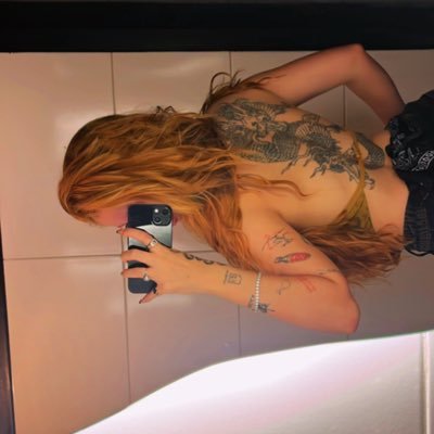 flowersram0na's profile picture. 