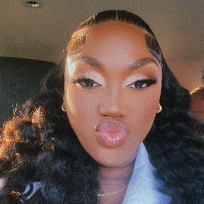 cheniques_'s profile picture. ⠀ ⠀ 𝙸’𝚖 𝚘𝚞𝚝 𝚑𝚎𝚛𝚎 𝚕𝚘𝚟𝚒𝚗𝚐 𝚖𝚎, 𝚠𝚢𝚍? 🦦✨🤍 ⠀ ⠀ ⠀ ⠀ ⠀⠀ ⠀⠀ 𝙸𝙶 : 𝚌𝚑𝚎𝚗𝚒𝚚𝚞𝚎𝚜_ 📸