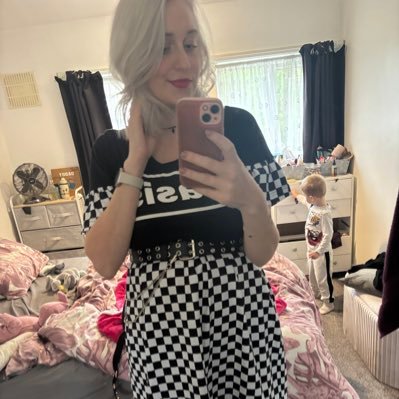 MsDaniBear's profile picture. Working mum to an amazing little boy. Book lover. Liberal leftie. Wine drinker. Feminist. - No DMs -