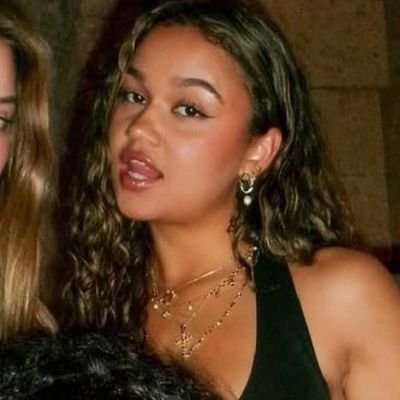 lewisainz's profile picture. 