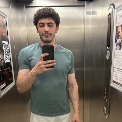 Godrick_EC's profile picture. Software Engineer, Fashion Designer, actually likes linear algebra