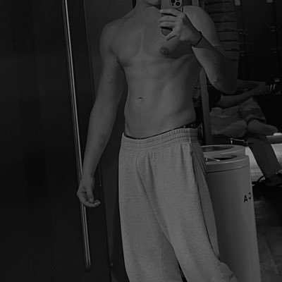 secret_alessio's profile picture. da 20 anni uno stronzetto viziato🍆🇮🇹