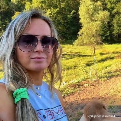 FarmersMar91244's profile picture. my name is jenesses my fan no me as a farmer daughter